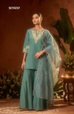 Neelara Grace Kurta Set